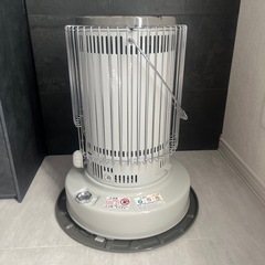 【屋外使用2回】トヨトミ対流型石油ストーブKS-67H（ホワイト）の画像