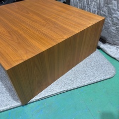 センターテーブル 無垢 幅850奥850高さ350mm★メーカー不明ですが上質でオシャレなデザインの画像