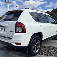 神奈川【自社ローン】保証人無可★全国対応★コンパス【ノース】車検2年付/4WD/Bluetooth/カロッツェリアナビ/サイドカメラ/TV/ハーフレザーシート/ルーフレール/ETCの画像