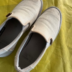 GRAVIS ベージュ スリッポンスニーカーの画像