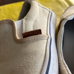 GRAVIS ベージュ スリッポンスニーカーの画像