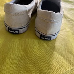 GRAVIS ベージュ スリッポンスニーカーの画像