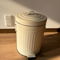 ゴミ箱の画像