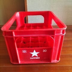 サッポロ　ビールケース　30本入　赤色の画像