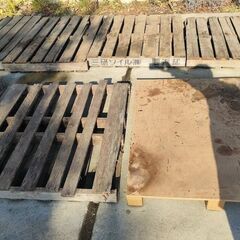 受付止中】木製パレット 不揃い 破損 汚れ 腐食 有りの画像