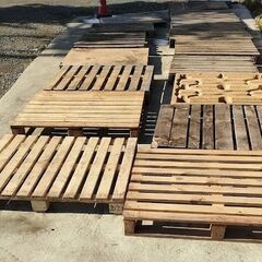 受付止中】木製パレット 不揃い 破損 汚れ 腐食 有りの画像