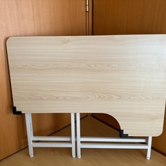 折りたたみテーブルの画像