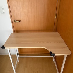 折りたたみテーブルの画像