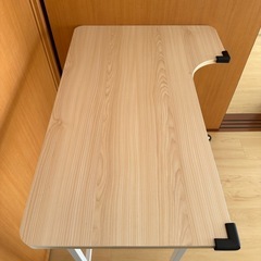 折りたたみテーブルの画像