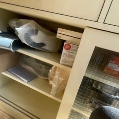 ガラスキャビネット チェスト リビングボード　シェルフ　食器棚　の画像