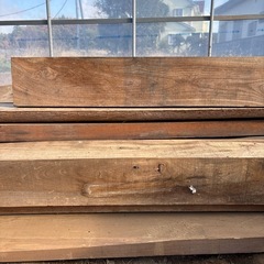 欅の角材　杉板　木材　樹種さまざまの画像