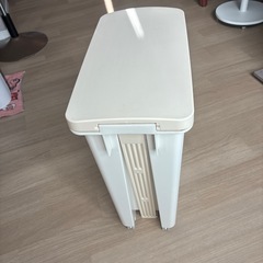 ゴミ箱の画像