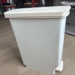ゴミ箱の画像