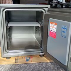 耐火金庫　とても重いです7- 80キロはあるでしょうの画像