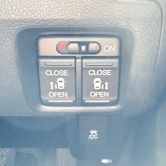  N-BOX カスタム 　　平成25年式　    走行距離　131,000km     色系統　黒の画像