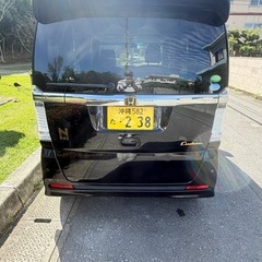  N-BOX カスタム 　　平成25年式　    走行距離　131,000km     色系統　黒の画像