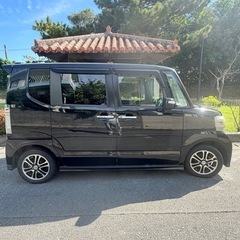 N-BOX カスタム 　　平成25年式　    走行距離　131,000km     色系統　黒の画像