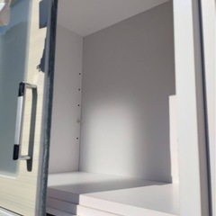 キッチンボード　食器棚の画像