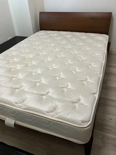 ダブルベッド