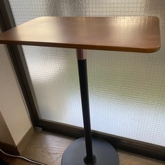 高さ調整が可能なサイドテーブルの画像