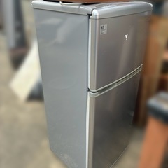 ジャンク　冷蔵庫×2　モニター×1の画像