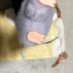 ラブブ イニシャル ぬいぐるみペンダント Eの画像