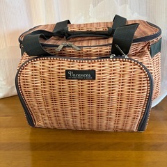 4人分のピクニックセット付きクーラーバッグの画像