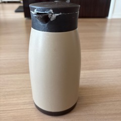 電気ポットと魔法瓶の画像