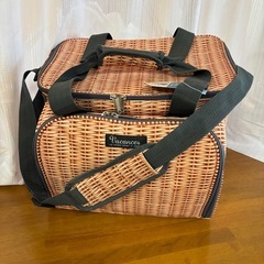 4人分のピクニックセット付きクーラーバッグの画像