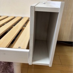 宮付きシングルベッド コンセント2口付きの画像