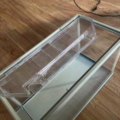 プラスチック製水槽　蓋付きの画像