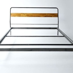 ヴィンテージ調　セミダブルベッド　の画像