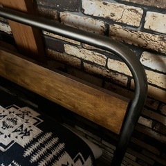 ヴィンテージ調　セミダブルベッド　の画像