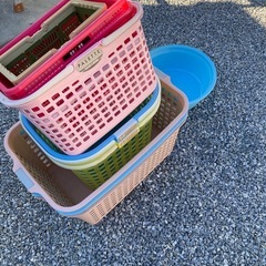 （お話中）プラスチックのカゴの画像