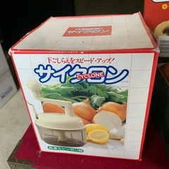 トースター、みじん切りき、ドーナツメイト、タオル入れ、両手鍋、片手鍋の画像