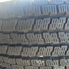 145.80R13およびその他の中古タイヤサイズが利用可能です。の画像