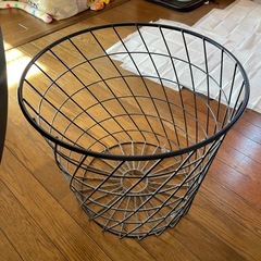 引き取りのみ。無料ホコリあり。汚れあり！インテリア机の画像