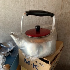 やかん、鍋、ポットお茶を入れる容器の画像