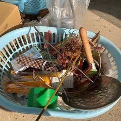 かご、雑貨、鏡の画像