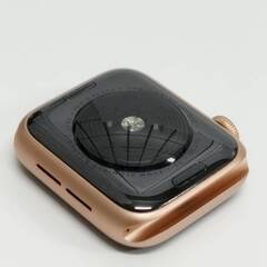 Apple Watch SE 第1世代/GPS/40mm/A2351/ゴールド〈MKQ03J/A〉 (3)の画像