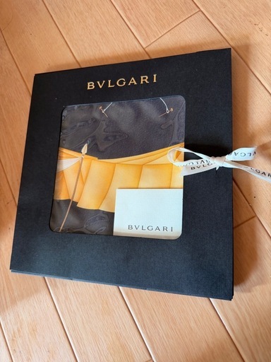 新品 BVLGARIの気球柄大判スカーフ。 新品未使用品。