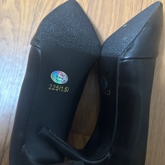 黒パンプスの画像