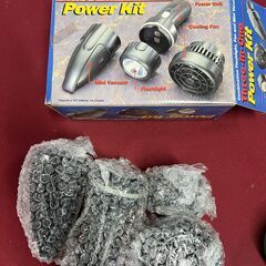 Three-in-One Power Kit ミニ掃除機／卓上ファン／懐中電灯の画像