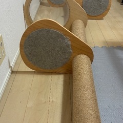 キャットタワー 3年使用 宇宙船ボウル付きの画像