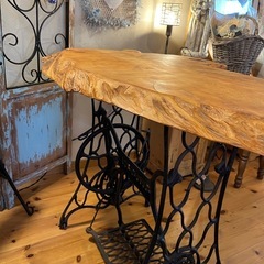 SINGERミシンテーブルの画像