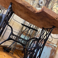 SINGERミシンテーブルの画像