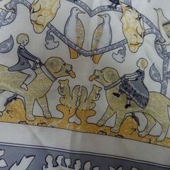 ( E-42 )シルクスカーフ アニマル柄 中古の画像