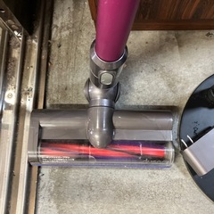 H2511-482 ダイソン　コードレスクリーナー　通電確認済み　キズ汚れ有りの画像