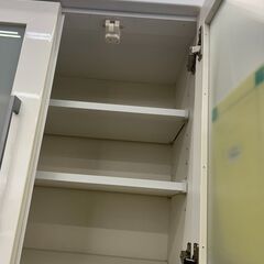 【リユ-スのサカイ広島石内店】ジモティ割！2枚扉食器棚/クリ-ニング済み/HG-7943/広島市 家具　佐伯区 家具　南区 家具　西区 家具　東区 家具　中区 家具　安佐南区 家具　安佐北区 家具　安芸区 家具　府中町 家具　海田町 家具　熊野町 家具　坂町 家具　廿日市市 家具			の画像
