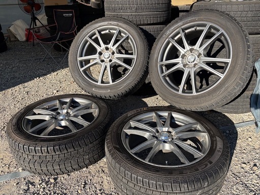 冬タイヤ18インチ ★ 235/50R18 ★ PCD114アルミ付き ★ 深溝!バリ山スタッドレス 4本組 ★ ヴォクシー アルファード
等に